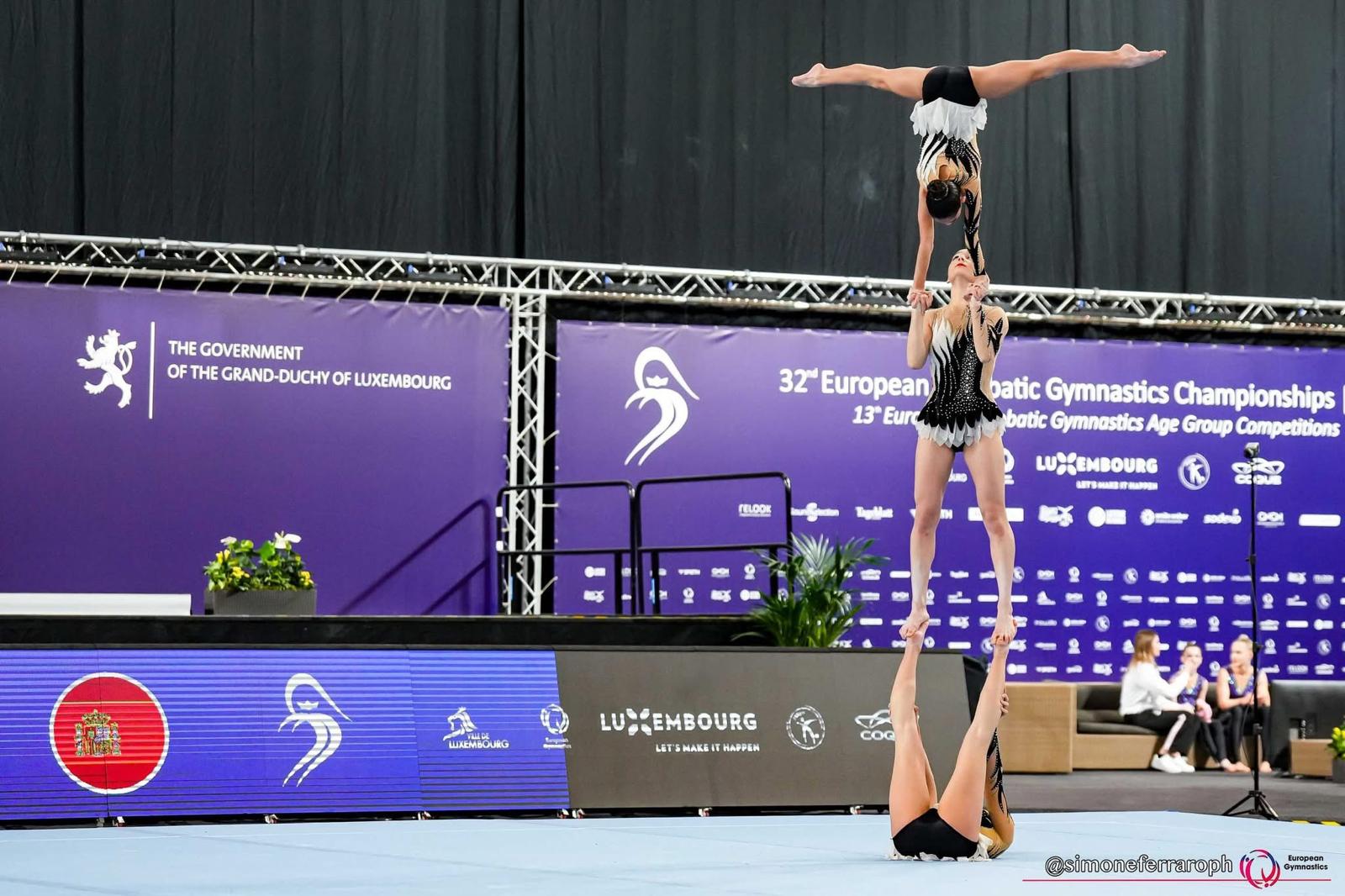 Equipo Acrobatik en actividad